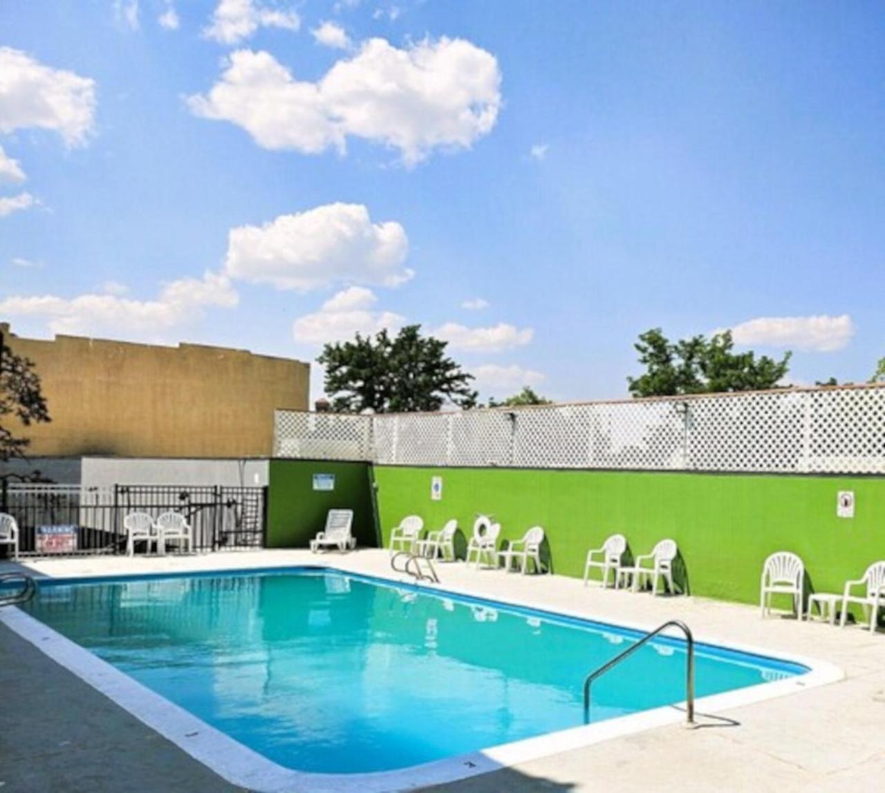Super 8 By Wyndham Great Falls City Center المظهر الخارجي الصورة